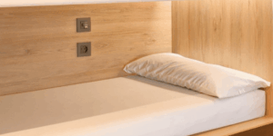 알베르게 침대 충전단자